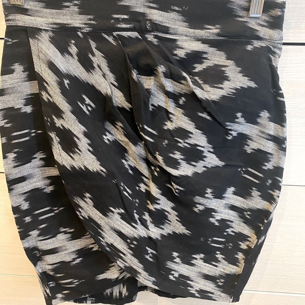 Black and white pencil skirt